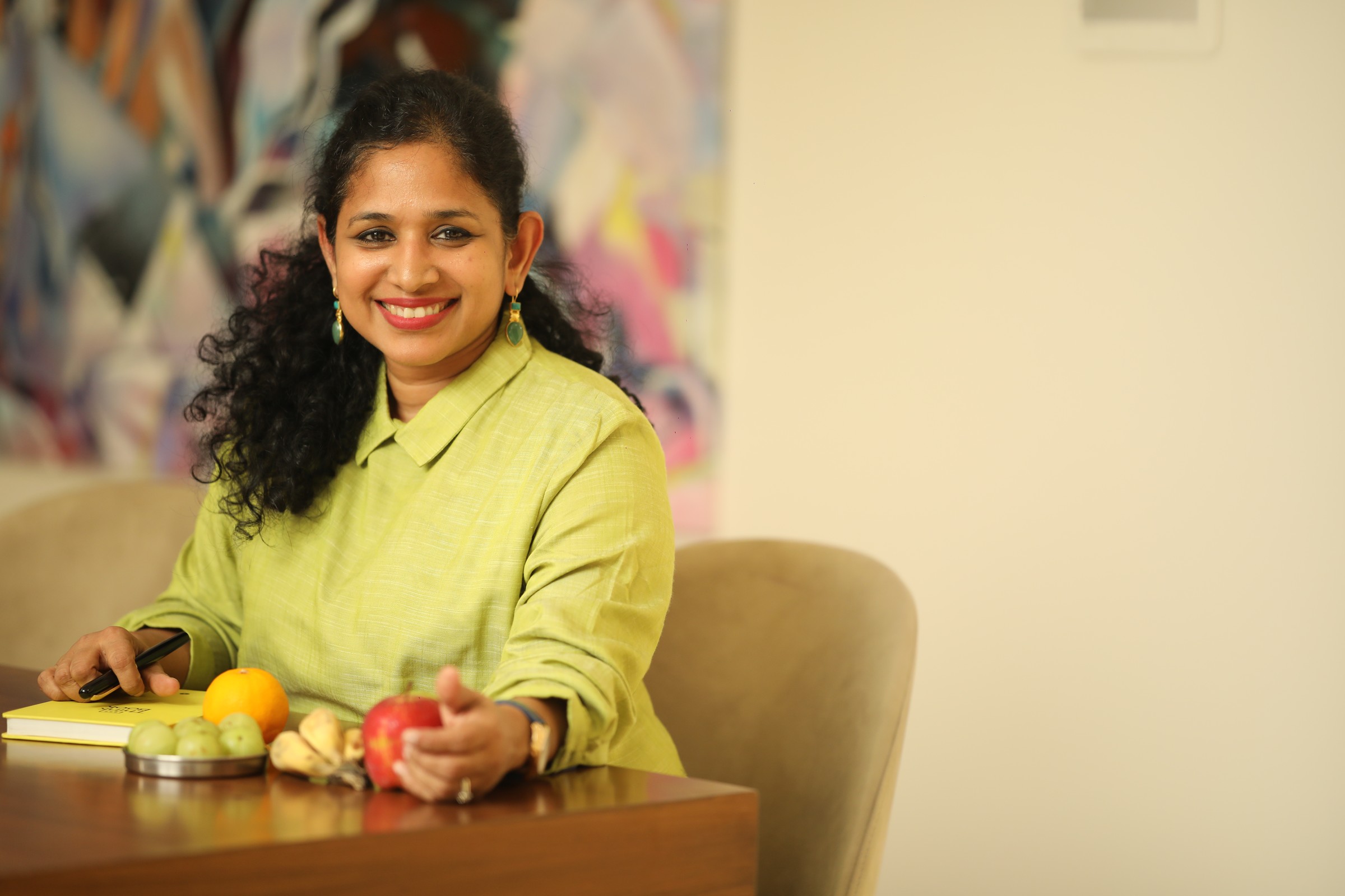 Shiny Surendran at a nutrition consultation table